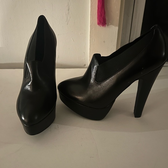 Strutting Shoes - Picture 4 of 5